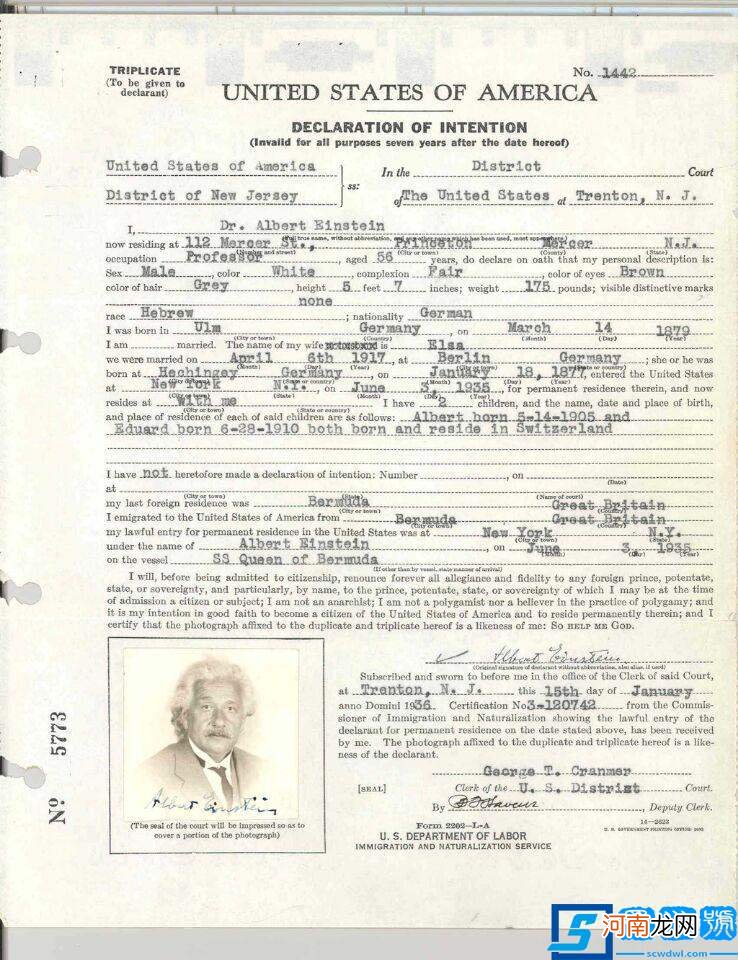 爱因斯坦是哪国人啊？因斯坦什么时候加入美国国籍？