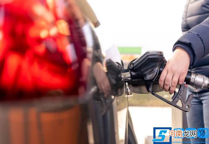 今日油价92号汽油价格，92号汽油将跌至6块一升？