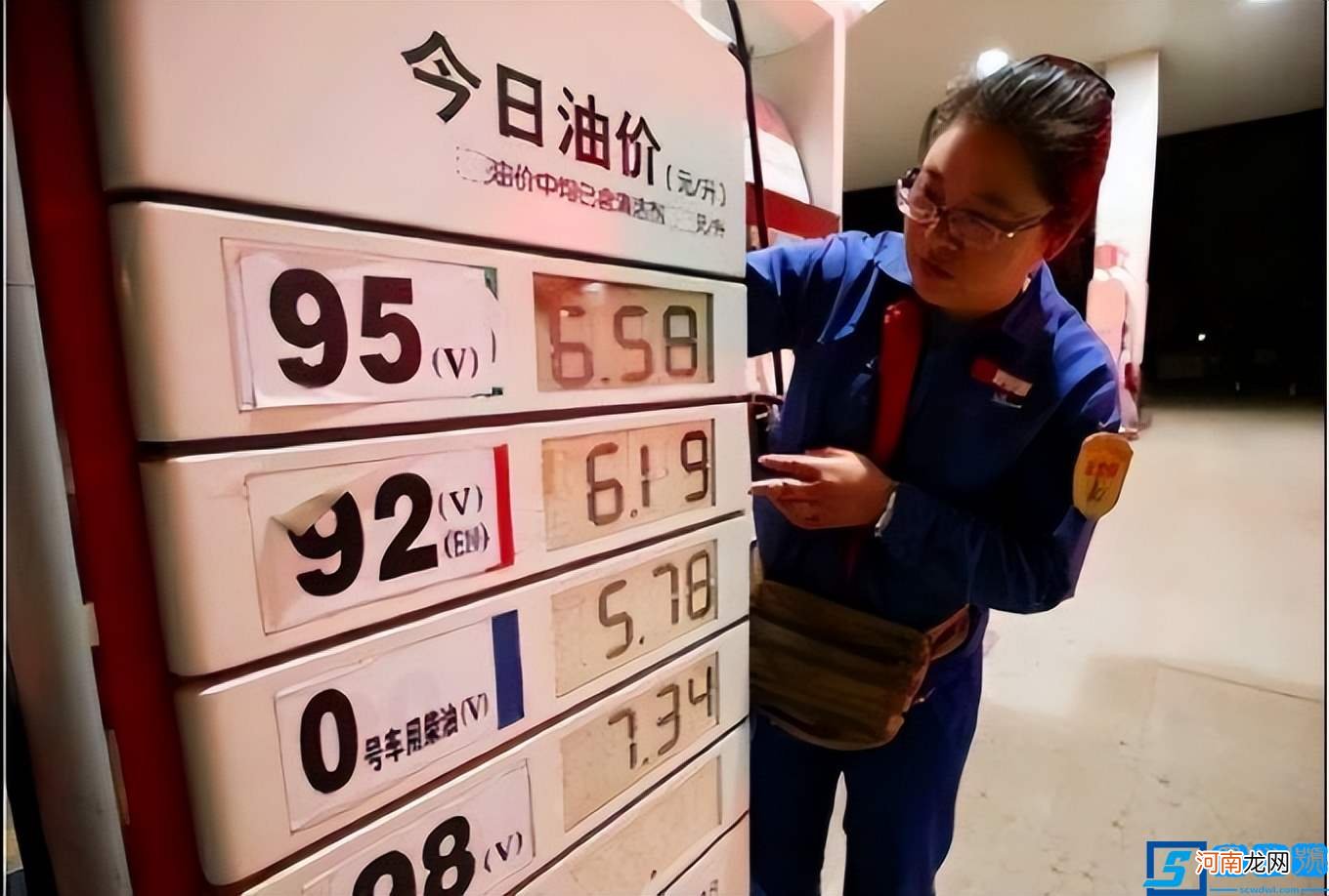 今日油价92号汽油价格，92号汽油将跌至6块一升？