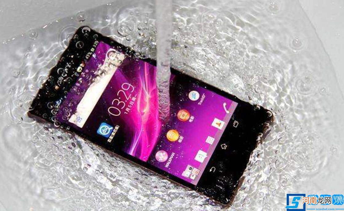 正确的方法应该这样做 手机进水了怎么处理比较好
