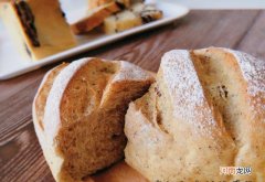 在家怎么自己做面包推荐 电烤箱做面包简单教程