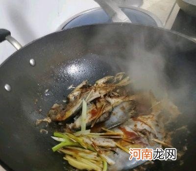 在家怎么做出美味的红烧鲳鱼 红烧鲳鱼的做法大全