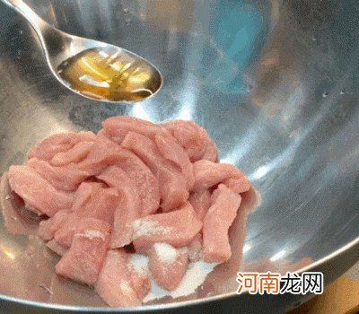 在家怎么自己做里脊小酥肉 软炸里脊的做法步骤讲解