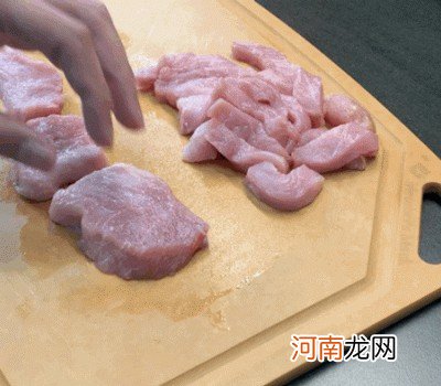 在家怎么自己做里脊小酥肉 软炸里脊的做法步骤讲解