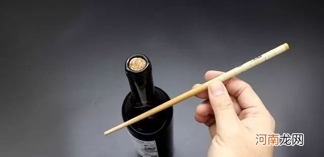 怎么不使用开瓶器开红酒 没有开瓶器怎样开红酒