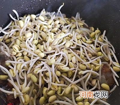 在家怎么做豆芽炒肉好吃 黄豆芽炒肉的做法步骤推荐