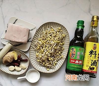 在家怎么做豆芽炒肉好吃 黄豆芽炒肉的做法步骤推荐