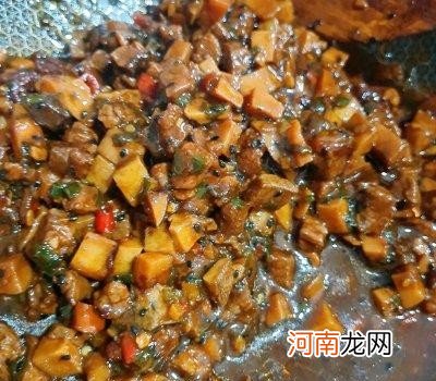 在家怎么自己做牛肉酱 香辣牛肉酱的做法大全