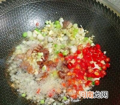 在家怎么自己做牛肉酱 香辣牛肉酱的做法大全