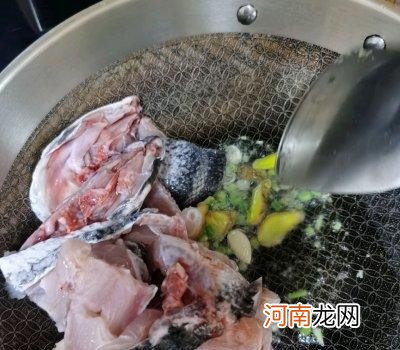 在家怎么做出嫩滑好吃的鱼片汤 鱼片汤的做法简单步骤讲解