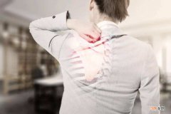 左肩膀酸痛是怎么回事 晚上左肩膀酸痛是怎么回事