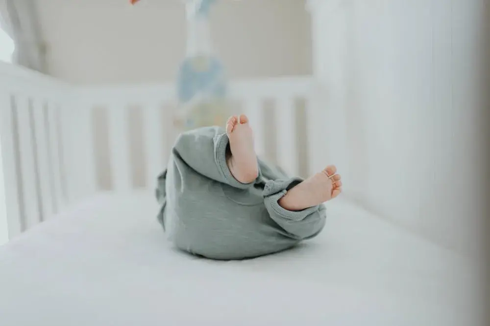 为什么宝宝晚上睡觉会发出声音 新生儿睡觉发出声音正常吗