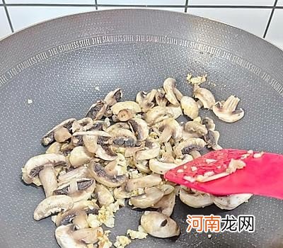 在家怎么做奶油蘑菇意面 奶油蘑菇意面做法步骤讲解