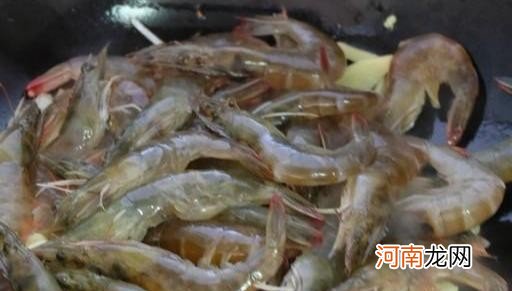 在家怎么做出好吃的红烧大虾 红烧大虾的做法推荐