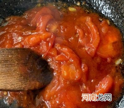 在家自己怎么做番茄酱炒年糕 番茄酱炒年糕的做法步骤