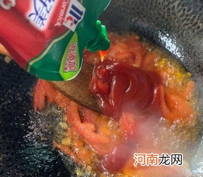 在家自己怎么做番茄酱炒年糕 番茄酱炒年糕的做法步骤