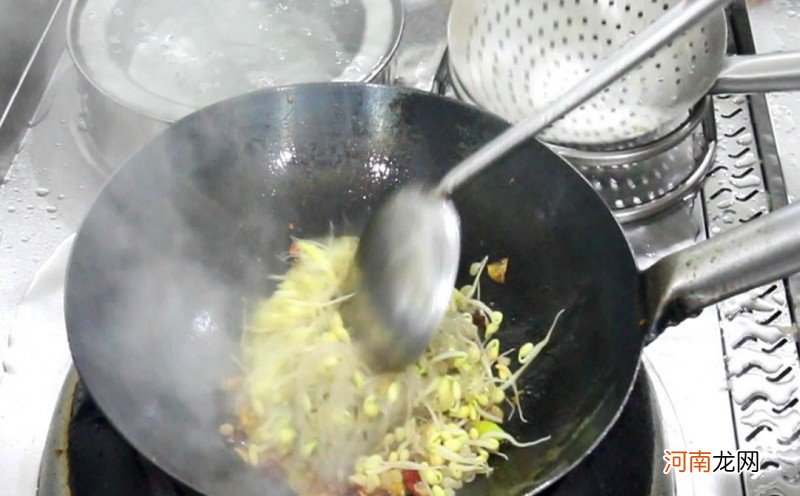 在家怎么做黄豆芽炒粉条好吃 黄豆芽炒粉条的做法推荐