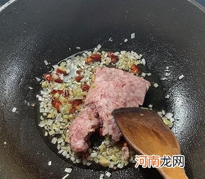 在家怎么做酸豆角炒肉末好吃 酸豆角炒肉末的做法推荐
