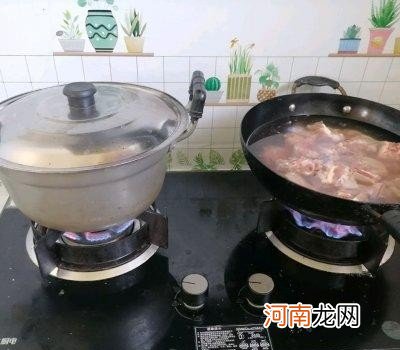 在家怎么做排骨汤好喝 排骨汤的家常做法步骤讲解