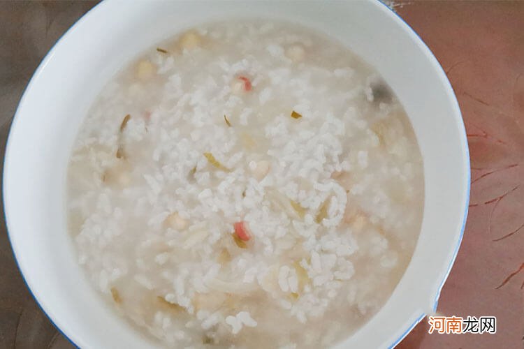 电饭煲煮粥水和米的比例，给大家介绍熬粥的小技巧