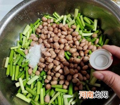 在家怎么自己腌蒜苔好吃 蒜苔的腌制方法步骤