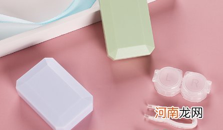 美瞳盒里的小瓶子是干嘛用的