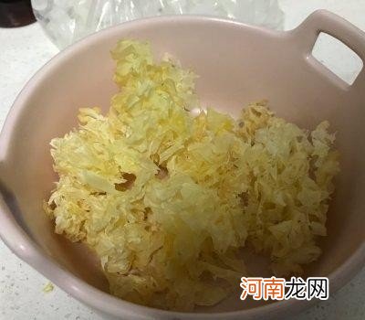 在家怎么做好喝的银耳莲子汤 银耳莲子汤做法步骤讲解