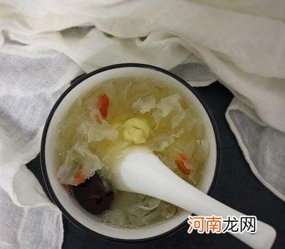 在家怎么做好喝的银耳莲子汤 银耳莲子汤做法步骤讲解