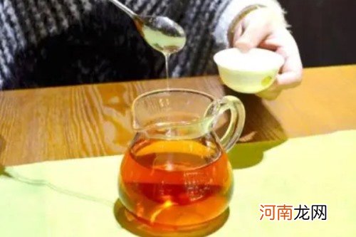 蜂蜜加绿茶毒死人 蜂蜜和绿茶可以一起喝不会中毒