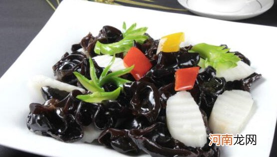 不能与豆腐、牛奶同食 吃木耳菜的禁忌，湿寒体质人禁吃