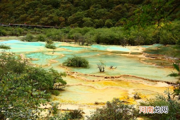 世界规模最大钙化彩池群，黄龙五彩池人间仙境