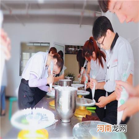 哪里可以学做蛋糕 哪里可以学做蛋糕的地方