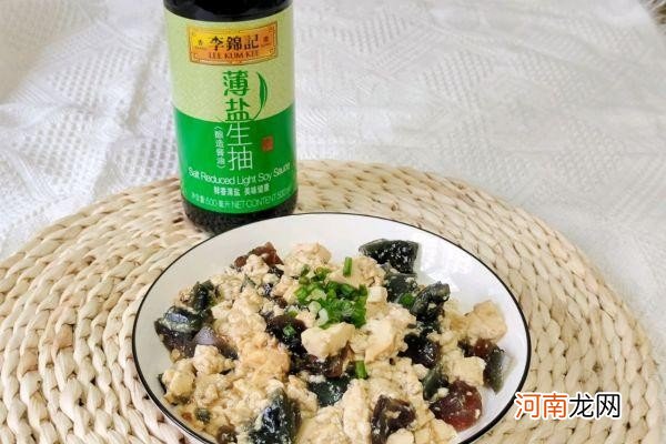 皮蛋的饮食禁忌及拌豆腐做法 松花蛋拌豆腐怎么做