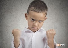 应对脾气暴躁的孩子的小技巧 小孩脾气暴躁怎么办