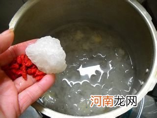 怎样熬银耳汤 怎样熬银耳汤?