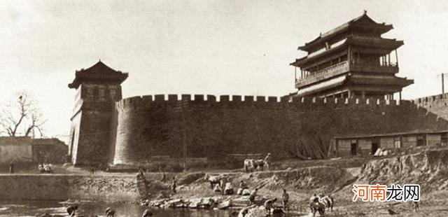 郭沫若果断要拆北京古城墙，梁思成悲忿欲尽，痛斥：你们会悔怨的