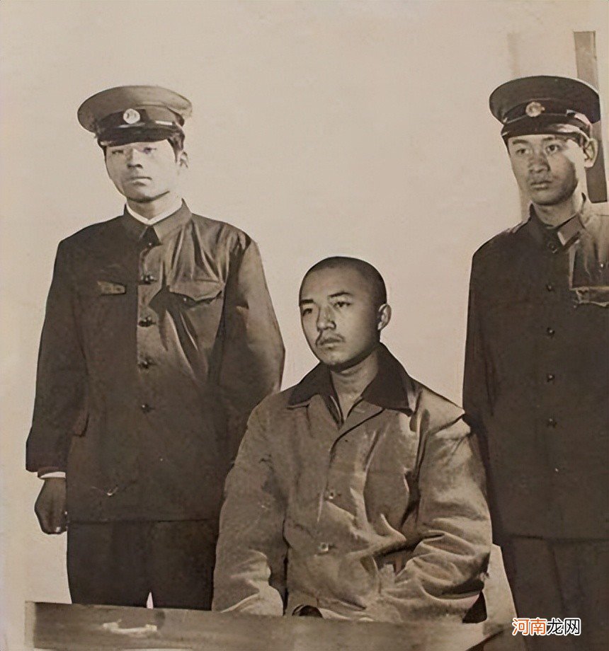 1953年，南京古玩商陈新民捐出一件文物，按照专家估价，值十个亿以上