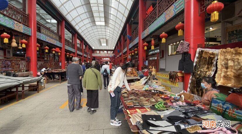 古玩玉器、红木花鸟、风俗小吃……济南豪杰山文明市场重启“地摊淘宝形式”