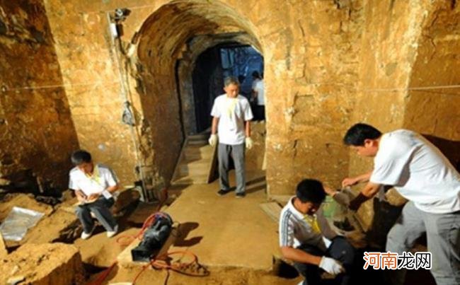 1999年陕西一砖厂挖出代价20亿的金饼，被村民一抢而光，成果若何