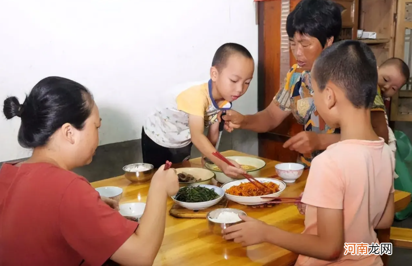 “没必要对亲戚的孩子太好”，过来人说出心里话，引起很多人共鸣