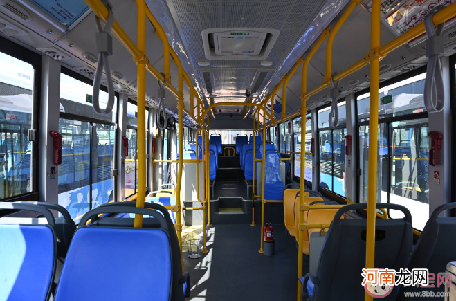 公交车|公交车座椅上的小洞洞是干嘛用的 为什么公交车上没有安全带