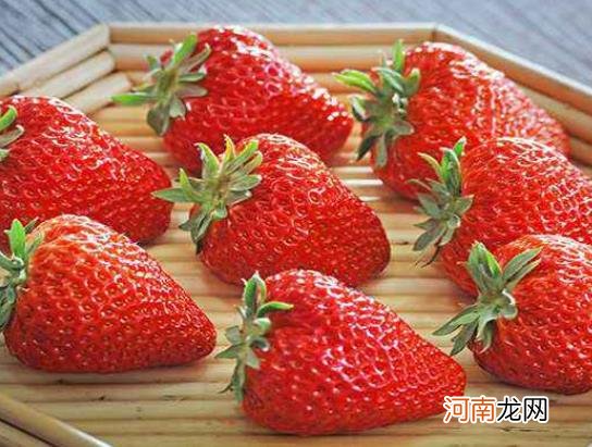 怎么看草莓是不是染色的？草莓不甜怎么吃最好吃