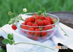 草莓尖是绿的孕妇能吃吗？草莓放久了会变红吗