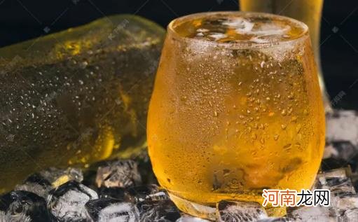 请问螃蟹和啤酒一起可以吃吗 西瓜可以和螃蟹一起吃吗