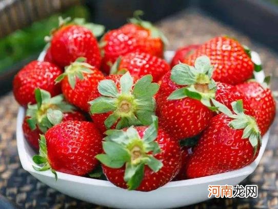 草莓越红越好吗？草莓的食用方法