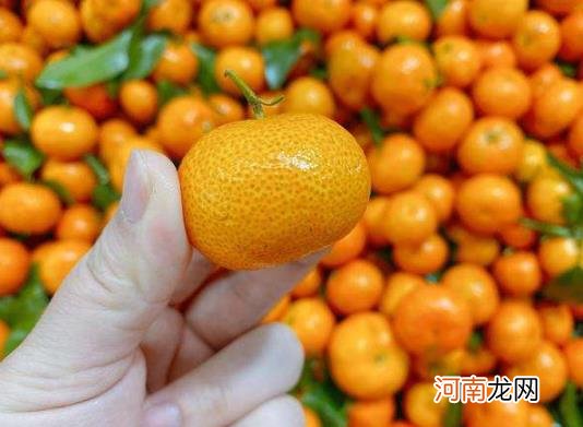 吃砂糖橘会得黄疸吗？吃砂糖橘手上有点红色会有害健康吗