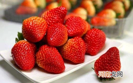 吃草莓可以改善便秘吗 吃草莓会拉红色大便吗