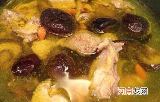 用鸡腿炖汤跟整鸡有区别吗 鸡汤什么时候喝吸收最好