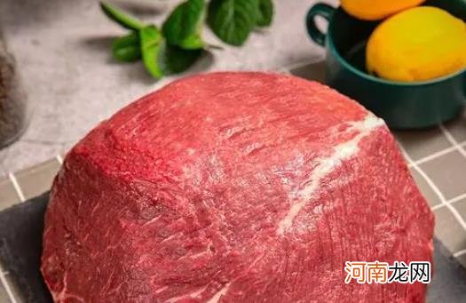 牛肉有绿色荧光能吃吗？牛肉有股酸味是坏了吗？