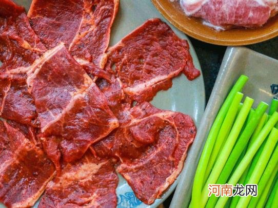 吃了螃蟹可以吃牛肉吗？牛肉发黑是不新鲜了吗